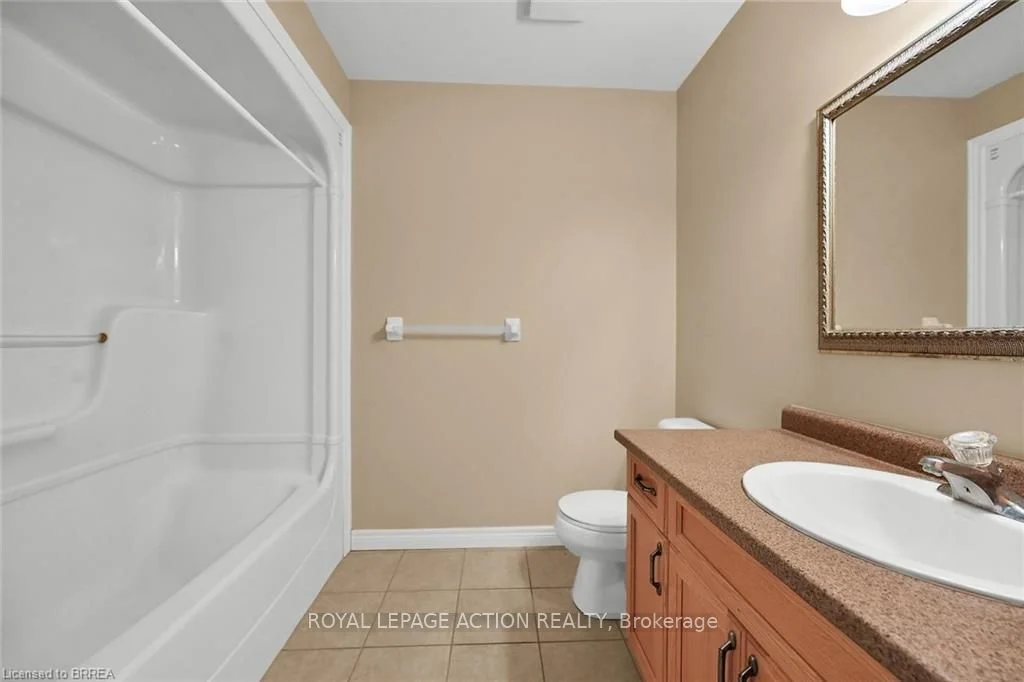 385 Park Road N 15, Brantford, ON N3R 0A1