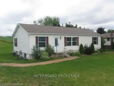 4 Andrew Street, South Bruce, On N0g 2s0