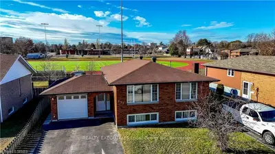 Detached in North Bay