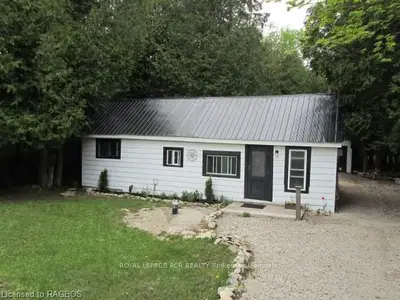 574 Stokes Bay Road, Northern Bruce Peninsula, On N0h 1w0