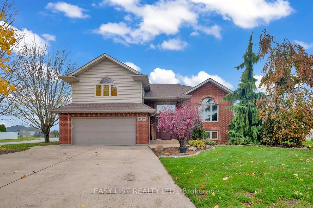 Detached in Lakeshore