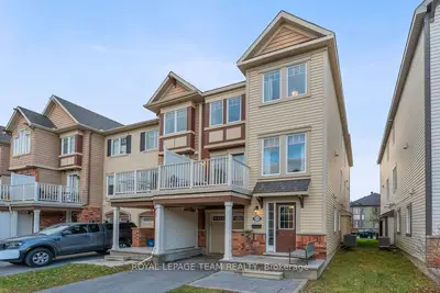 Att/Row/Townhouse in Stittsville - Munster - Richmond