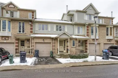 302 College Avenue W 30, Guelph, On N1g 4t6