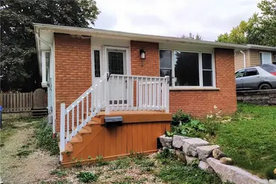 4 Yeats Court Upper, Guelph, ON N1E 6H7