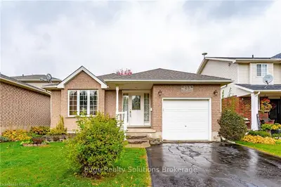 25 BELLAMY Crescent, Centre Wellington, ON N1M 3S7