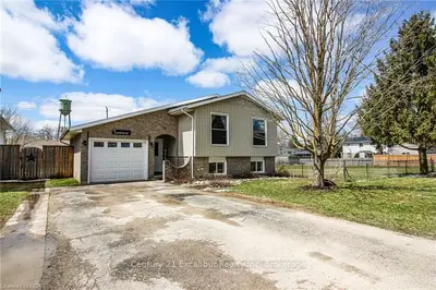 12 LYNWOOD Place, Wellington North, ON N0G 1A0