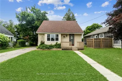 20 CHURCHILL Crescent W, Centre Wellington, ON N1M 2J4