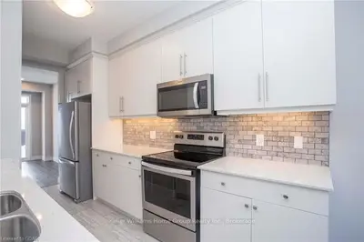 2048 Meadowgate Boulevard, London South, ON N6M 1K1