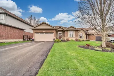 47 MARR Drive, Centre Wellington, ON N0B 1S0