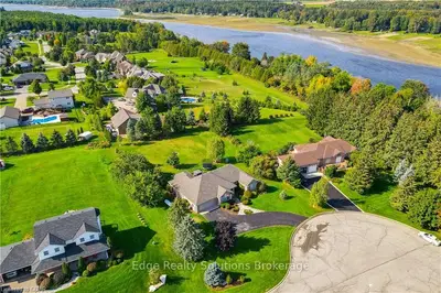 69 TORRANCE Lane, Centre Wellington, ON N0B 1J0