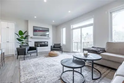24 LIVINGSTON Drive, Tillsonburg, ON N4G 0J3