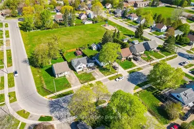 3 CHURCHILL Crescent W, Centre Wellington, ON N1M 1A6