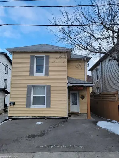 8 MCNAUGHTON Street, Cambridge, ON N1R 1Y9