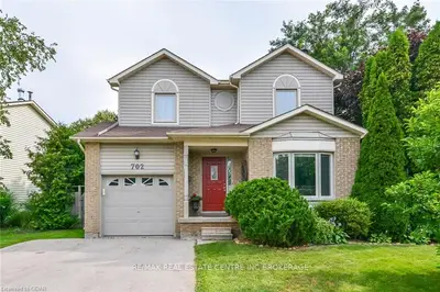 702 Campbell Avenue, Centre Wellington, On N1m 3m8