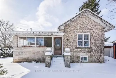 262 Delhi Street, Guelph, On N1k 4k7
