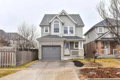 83 Houghton Street, Cambridge, On N3c 4l2