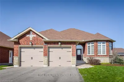 19 Inett Way, Centre Wellington, On N1m 0a6