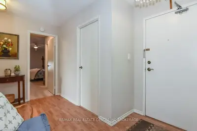 19 Woodlawn Road E 211, Guelph, On N1h 7b1