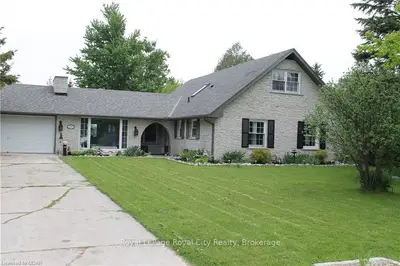 17 Hill Street, Centre Wellington, On N0b 1s0