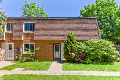 120 Country Club Drive 57, Guelph, On N1e 3k7