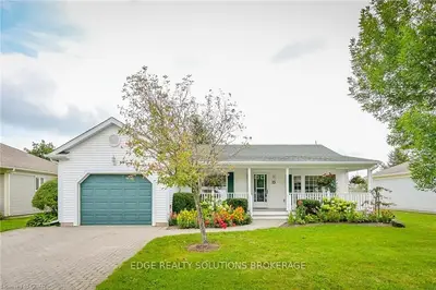 13 Pine Ridge Road, Centre Wellington, On N0b 1j0