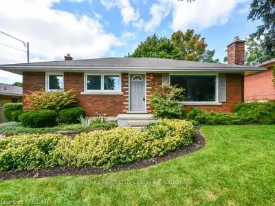 15 KNIGHTSWOOD BLVD, Guelph, ON N1H 3W3