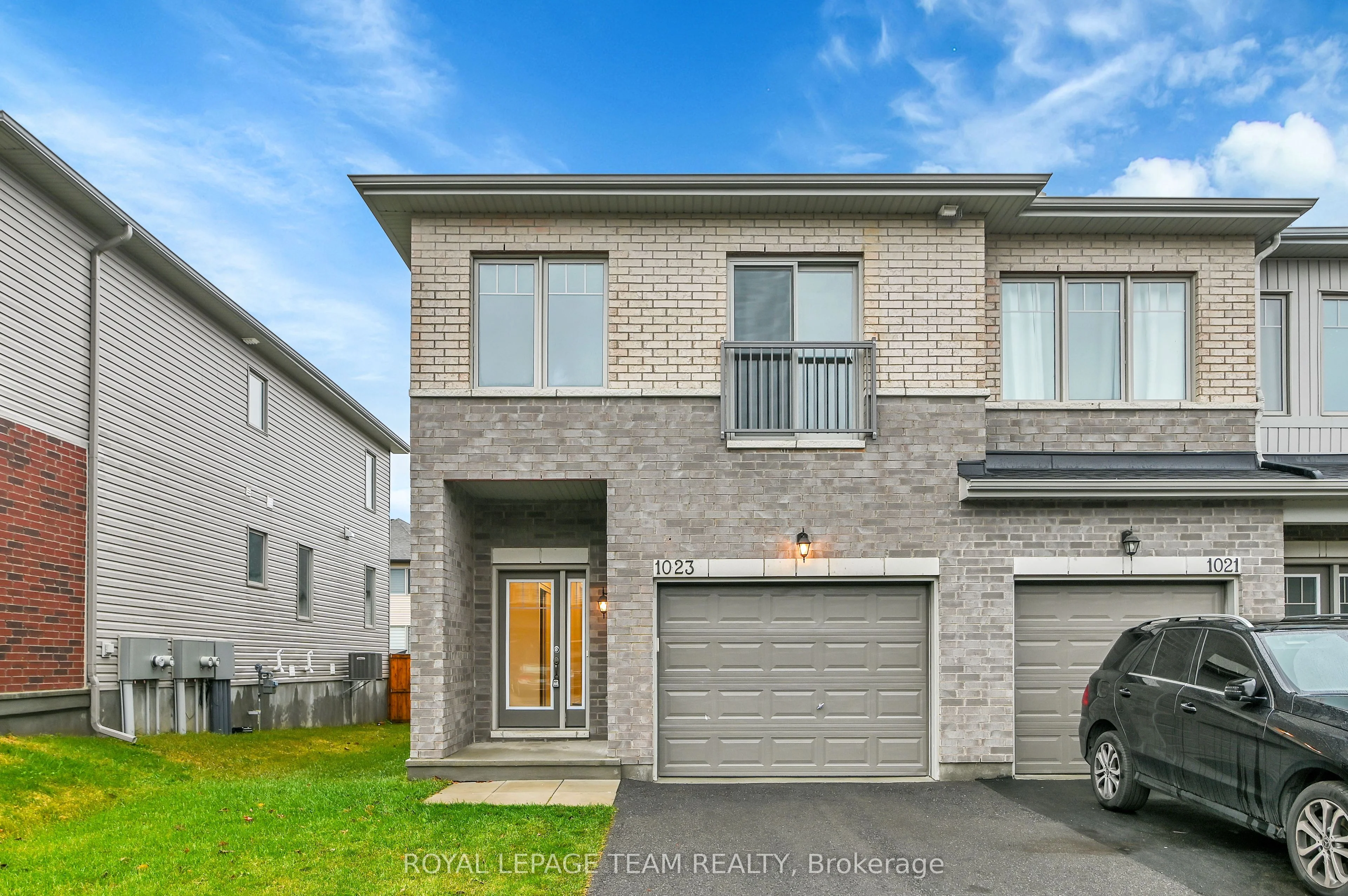Att/Row/Townhouse in Blossom Park - Airport and Area