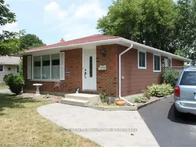 516 Mctavish St, Centre Wellington, On, N1m 3c7