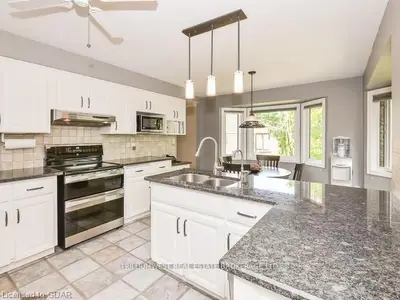 8 FERNBANK PL, Guelph, ON N1C 1A7