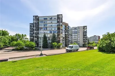 23 Woodlawn Road E 311, Guelph, On N1h 7g6