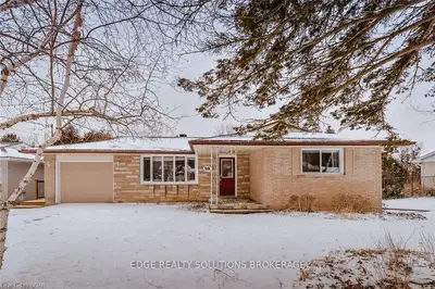 98 Mcnab Street, Centre Wellington, On N0b 1s0