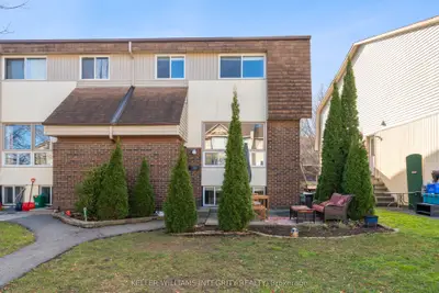Condo Townhouse in Bells Corners and South to Fallowfield