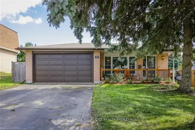 27 Valerie Court, Cambridge, On N3c 3h4