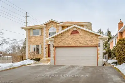 501 Walker Street, Centre Wellington, On N1m 3h9