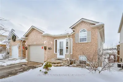 54 Gibbons Drive, Centre Wellington, On N1m 3t4