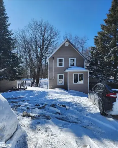 2 LAWRENCE Street, Parry Sound, ON P2A 2E2