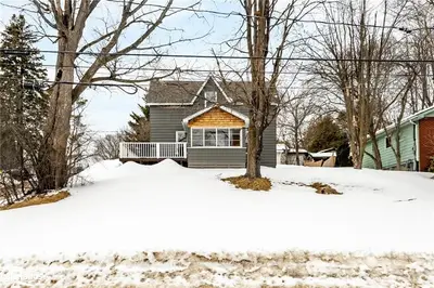 2 MAPLE Avenue, Huntsville, ON P1H 1H2
