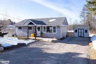 8 Edward Street, Parry Sound, ON P2A 2W4