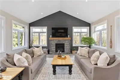 297 EAST BROWNS Road E, Huntsville, ON P1H 0A5