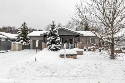 4 NORTHDOWN Street, Huntsville, ON P1H 2R3