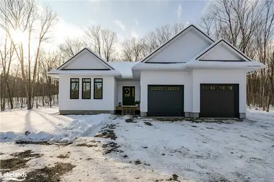 62 N WASEOSA LAKE Road, Huntsville, ON P1H 2J4