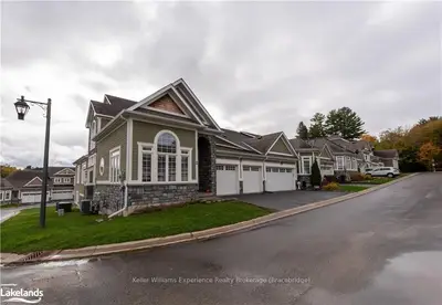 2 STORMONT Court, Bracebridge, ON P1L 0B7