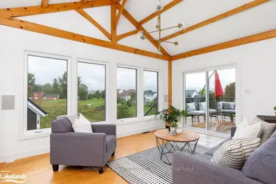 12 Coates Avenue, Bracebridge, ON P1L 1Y5