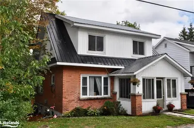 16 LORNE Street S, Huntsville, ON P1H 1W1