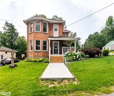15 CORA Street W, Huntsville, ON P1H 1V7