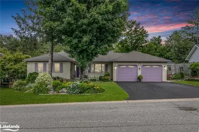 20 GLENWOOD Drive, Huntsville, ON P1H 1B6