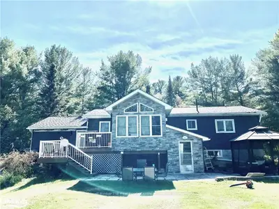 881 MANITOBA Street, Bracebridge, ON P1L 1W9