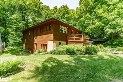1056 Golden Beach Road, Bracebridge, ON P1L 1W8
