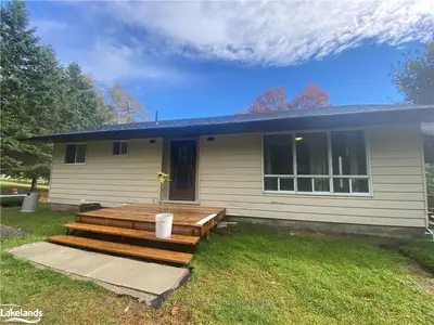 273 Skyhills Road, Huntsville, ON P1H 2N5