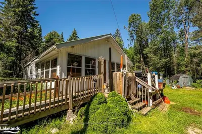1633 KENNISIS LAKE Road, Dysart et al, ON K0M 1S0